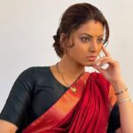 Urvashi Rautela latest de-glam avatar breaks the internet, pictures go viral