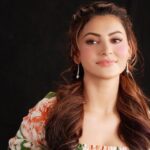 Urvashi Rautela groves on the latest Instagram trend with her Team “UR”, fans call her Kylie Jenner