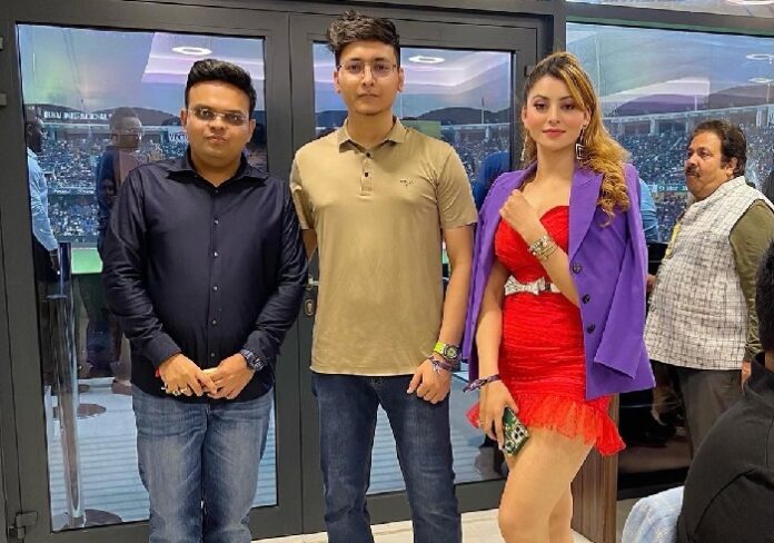 Urvashi Rautela Amit Shah’s son Jay Shah & Yashraj Rautela happily posing together at Asia Cup 2022 Ind vs Pak match